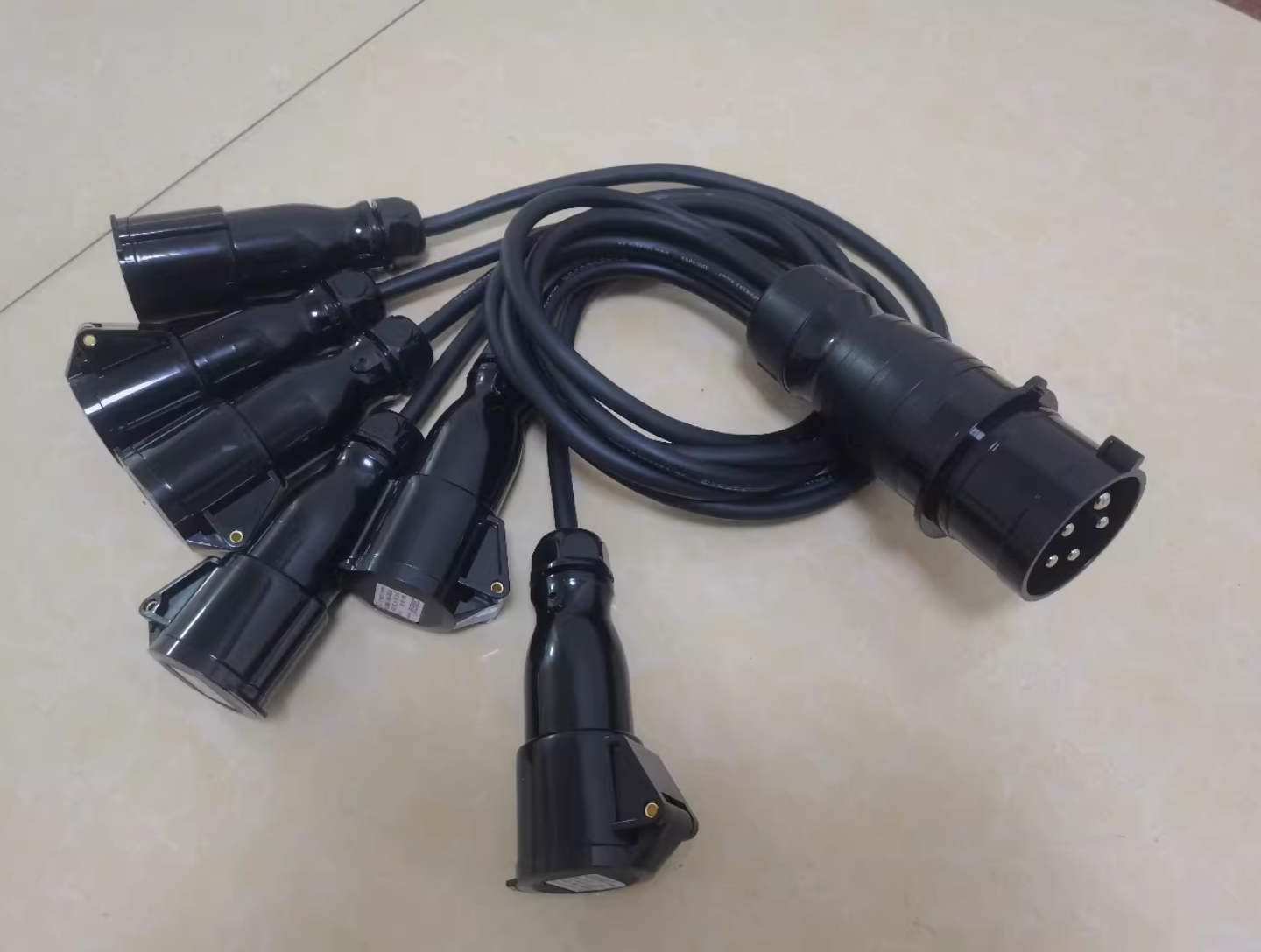 63A to 16A 6-Way Waterproof Power Splitter Cable (1M) 2