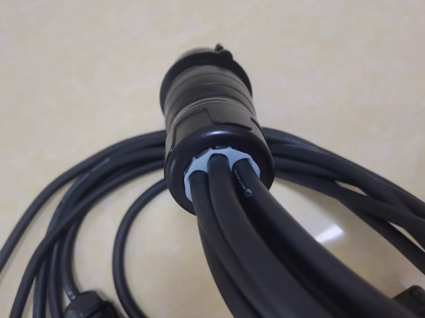 63A to 16A 6-Way Waterproof Power Splitter Cable (1M) 4